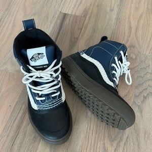 (Men's 6/Women's 7) Vans Standard MTE Mid Snow Boots